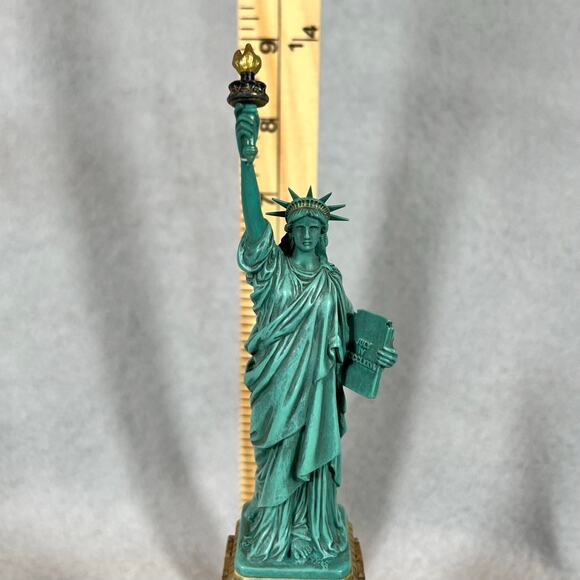 Vtg Harbour Lights Liberty Enlightening the World Statue of Liberty Collectible - Picture 11 of 13